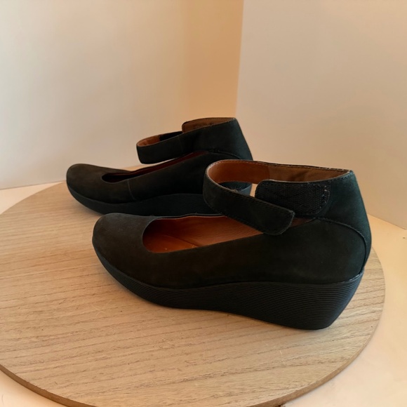 Clarks Artisan Women’s Black Suede Mary Jane Wedge Size 6.5 M Leather Upper - Picture 4 of 7